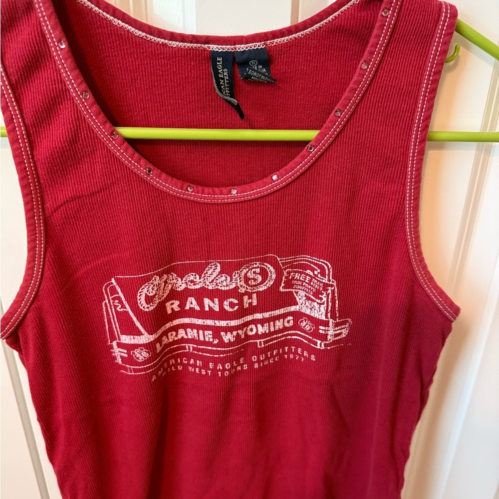 Red tank top seen on Carrie Bradshaw - Picture 3 of 5